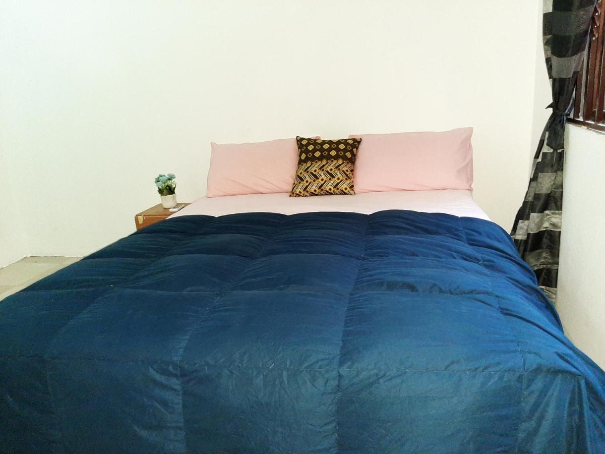 East Airport Suites4 -Private Room Accra Bagian luar foto